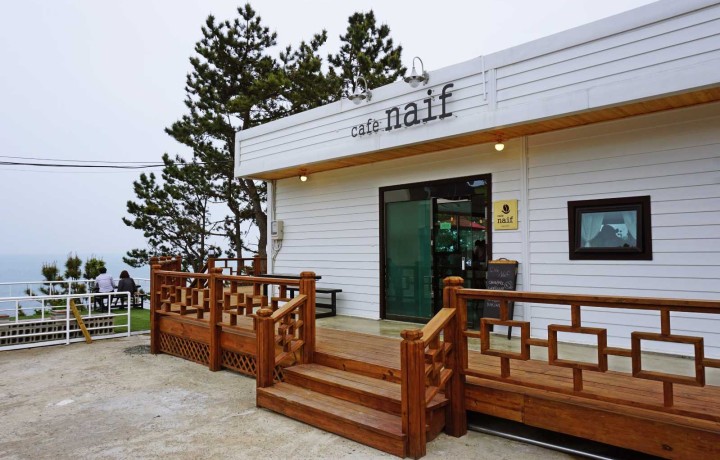 바다를 담은 한 잔의 여유, 감성 충만한 오션뷰 ‘나이프(NIFE)’