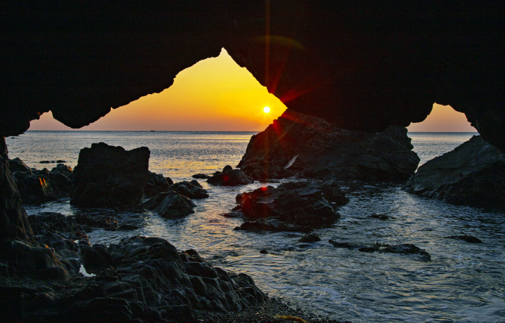파도와 시간이 만들어낸 조각품 전촌 용굴(사룡굴, 단용굴)